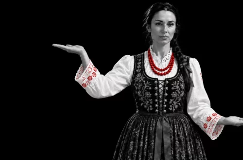 Woman in Polish folk costume illustrating Poland’s Moody’s credit rating downgrade from A2 to A3